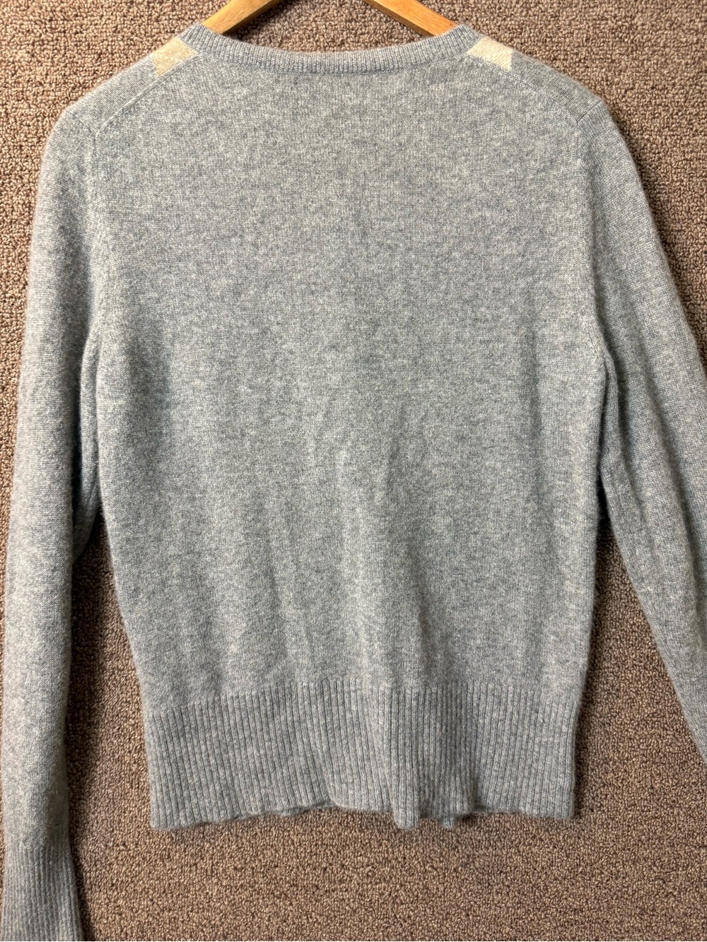 Cashmere Apt. 9 Gray Argyle Button-Front Cardigan with Beige Accents Y2K - Picture 10 of 13